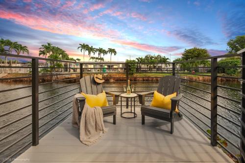 Ludlam Casa | The World 9bdroom Heated Pool with Mini Golf and Canal View