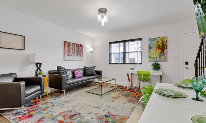 University District Apartamento | The Worthington - 3 BR and Parking