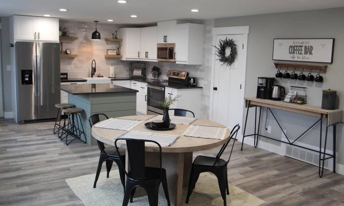 Farr West Casa | The Wright Retreat- Private Entry w/ Sauna & Hot Tub