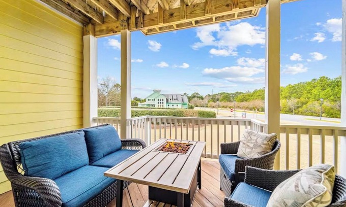 Bermuda Bay Casa | The Wright Stuff OBX, a Vintage Airplane Themed Vacation Home in KDH, NC