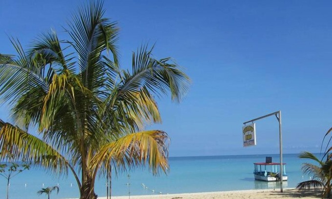 Orange Bay Hotel | The Yellow Bird