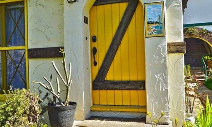 Laguna Beach Cabaña | Encantadoras cabañas amarillas a la playa y al pueblo