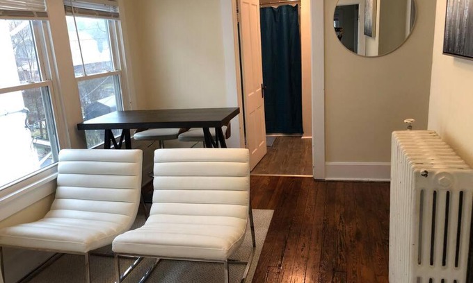 Radford Apartamento | The Yellow Door 3-bedroom downtown near VT&RU