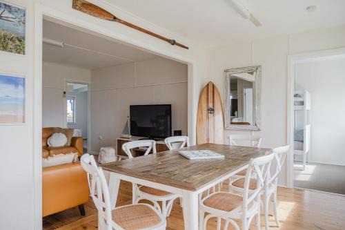 Lake Conjola Casa | The Yellow Door Lakehouse