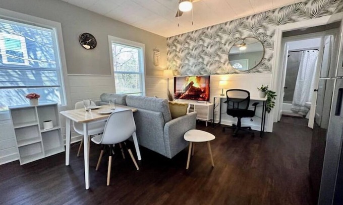 Hendersonville Apartamento | The Yellow Door Cottage
