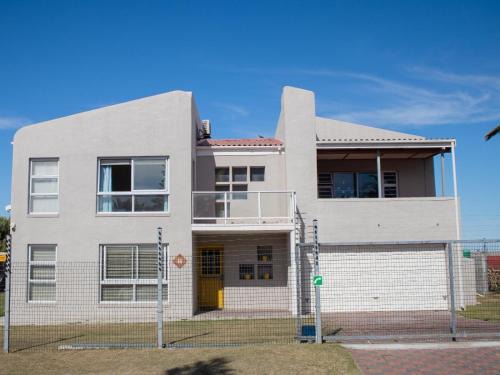 De Kelders Casa | The Yellow Door