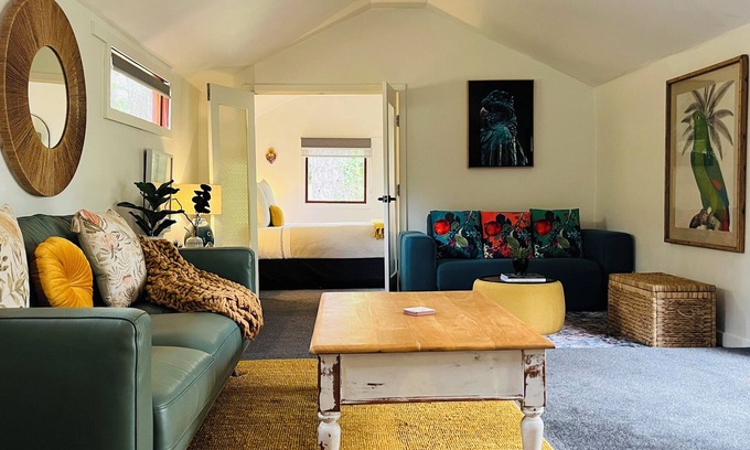 Sydney Cabaña | The Yellow Feather Cottage - Enchanting & Private Romantic Stay!