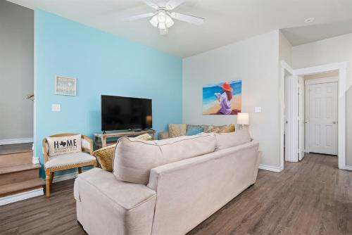 Rockport Casa | The Yellow Getaway - Community Pool