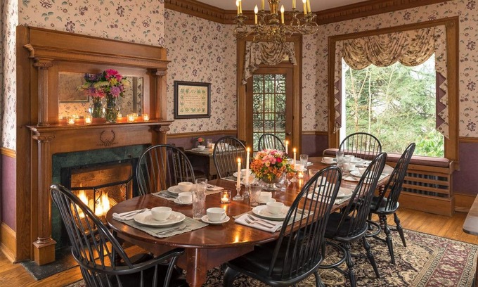 Waynesville Cama Y Desayuno | The Yellow House on Plott Creek Road
