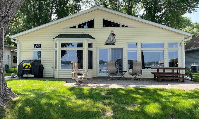 Spirit Lake Casa | The Yellow House on East Lake! Dock access to bring your boat.