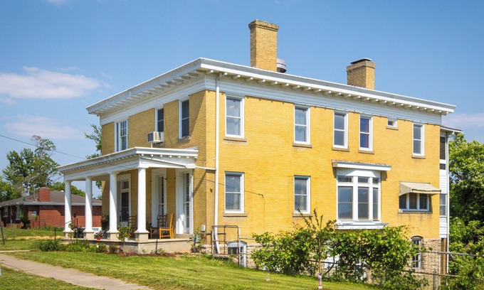 Louisiana Casa | The Yellow Rose Historic Home