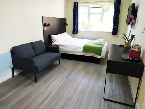 Headington Apartamento | The Yew Studio - Self contained one bed studio flat with parking