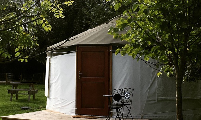 East Huntspill Chalet De Esquí | The Yurt - A modernised yurt with four poster bed and bathroom