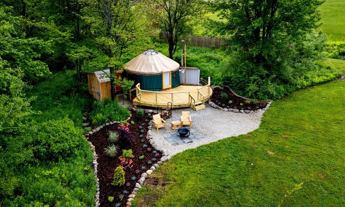 Deerfield Cabina | The Yurt at Echo Hill Farm