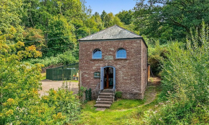 Lower Soudley Cabaña | The Zion Chapel, Cinderford - sleeps 4 guests in 1 bedroom