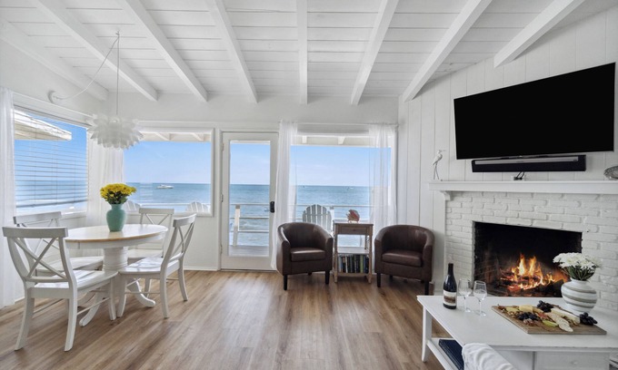 Eastern Malibu Casa | Malibu Carbon Beach Oceanfront Bungalow Diez