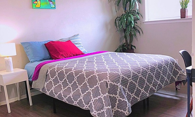 Denton Apartamento | Theater apartment / DENTON / POOL / GYM /FREE PARKING
