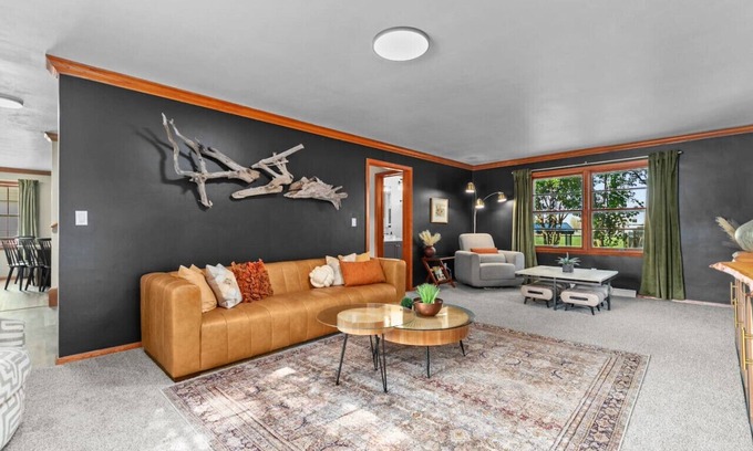 Appleton Casa | Theatre Room|Firepit|Grill|Pets!