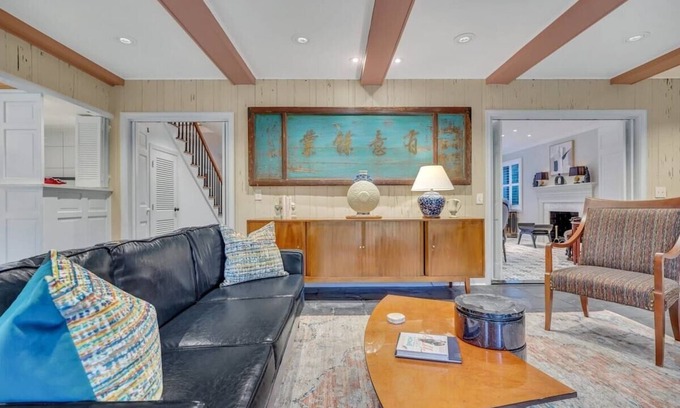 Statesboro Casa | TheGrey-Spacious,Eclectic,Home in a Serene Setting