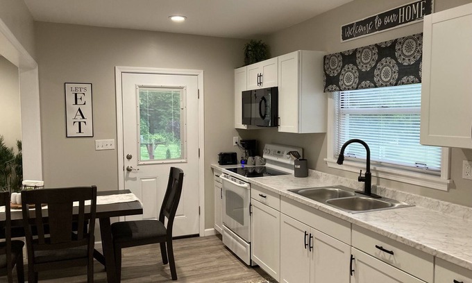 Mammoth Casa | Thelma's Place is a cozy, three bedroom house, newly remodeled