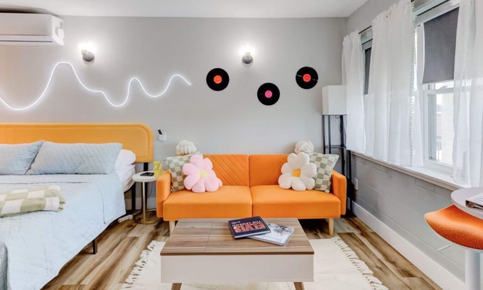 Medical District Apartamento | Themed Lux Loft with King Bed, Free Parking & Wi-Fi