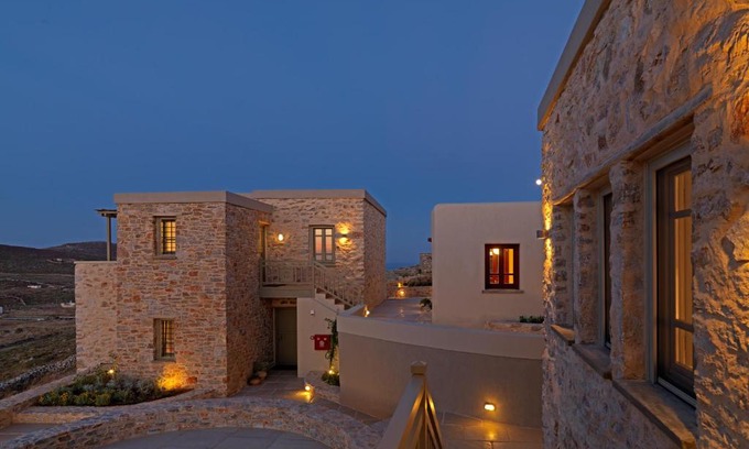 Folegandros Town Hotel | Themonies Luxury Suites