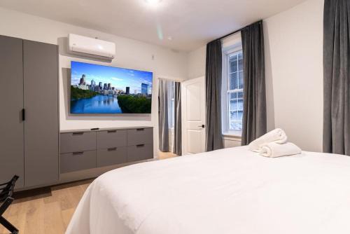 Gayborhood Apartamento | Thena Hotel - Beautiful 1 Bedroom