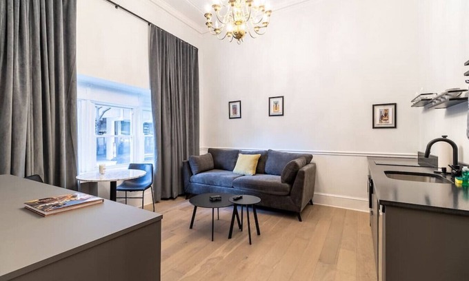 Gayborhood Apartamento | Thena Hotel - Ground Floor 1 Bedroom Suite