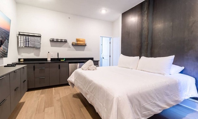 Gayborhood Apartamento | Thena Hotel- Lux Studio
