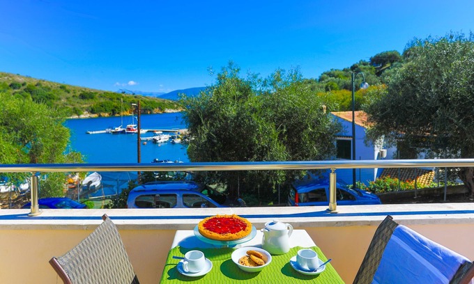 Agios Stefanos Apartamento | Theophilos 1, Amazing sea views, A/C, WiFi, near everything