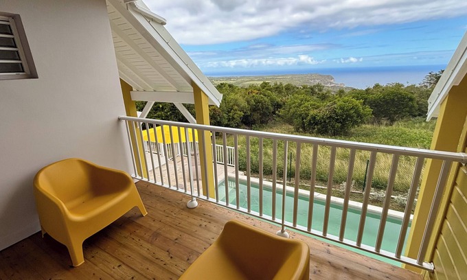 Capesterre-de-Marie-Galante Apartamento | This duplex offers sea views from its suspended terrace.