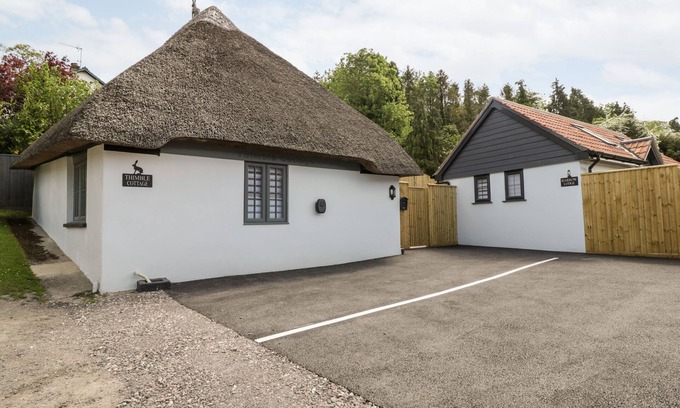 Winterborne Stickland Cabaña | THIMBLE COTTAGE, pet friendly, with a garden in Blandford Forum
