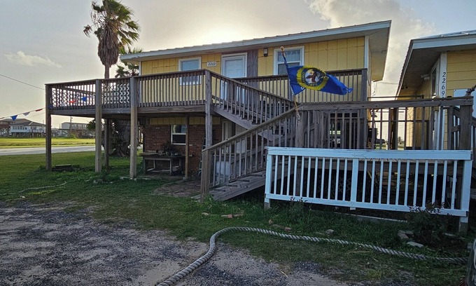 Grand Isle Casa | Thirsty Prairie Bungalow 2269 Hwy 1 Grand Isle, La. 70358