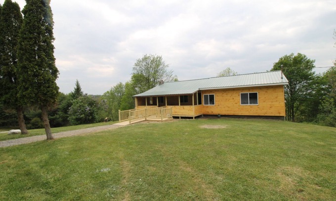 Watkins Glen Casa | Traiga sus caballos, botas de montaña, o un plan para relajarse en este refugio de 13 acres!