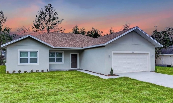 Orange City Casa | This 3 bedroom, 2 bath home in Orange City offers both comfort and convenience.