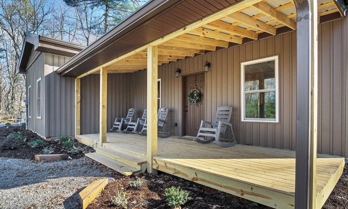 Townsend Cabina | This Amazing home has lots to offer! wonderful hot-tub , pool table & seclusion