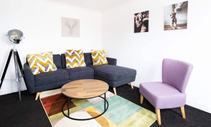 Old Monkland Apartamento | This apartment is a 2 bedroom(s), 2 bathrooms, located in North Lanarkshire, Scotland.