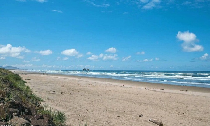 Rockaway Beach Cabina | This apartment is a 1 bedroom(s), 1 bathrooms, located in Rockaway Beach, OR.