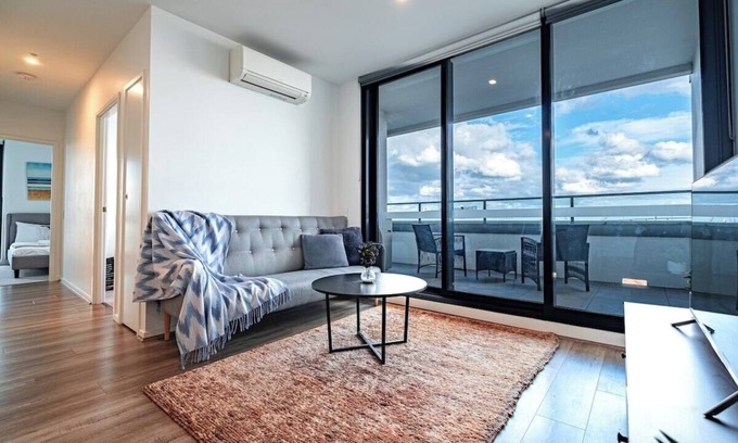 Footscray Apartamento | This apartment is a 3 bedroom(s), 2 bathrooms, located in Footscray, VIC.