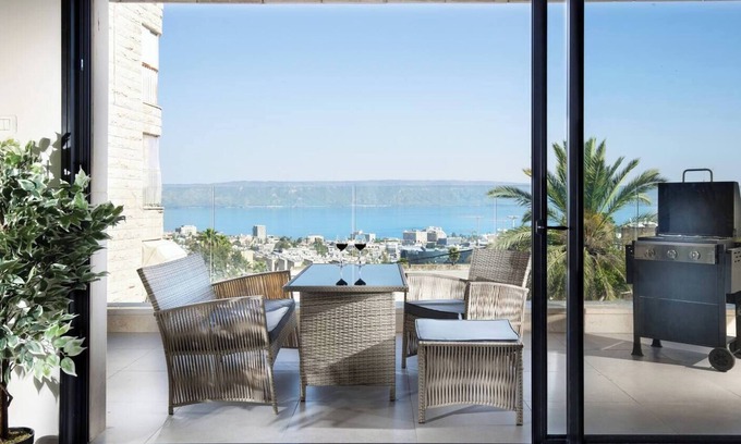 Tiberias Apartamento | This apartment is a 4 bedroom(s), 2.5 bathrooms, located in Tiberias, North District.