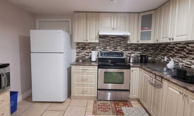 Lisgar Apartamento | This apartment is a 1 bedroom(s), 1 bathrooms, located in Mississauga, ON.