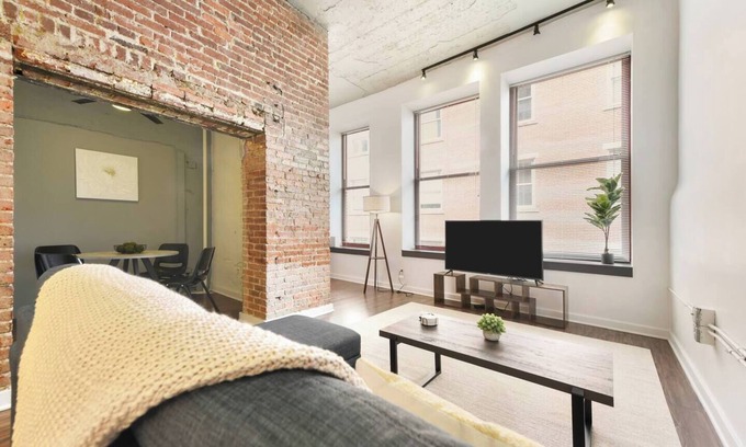Cultural District Apartamento | This apartment is a 1 bedroom(s), 1 bathrooms, located in Pittsburgh, PA.