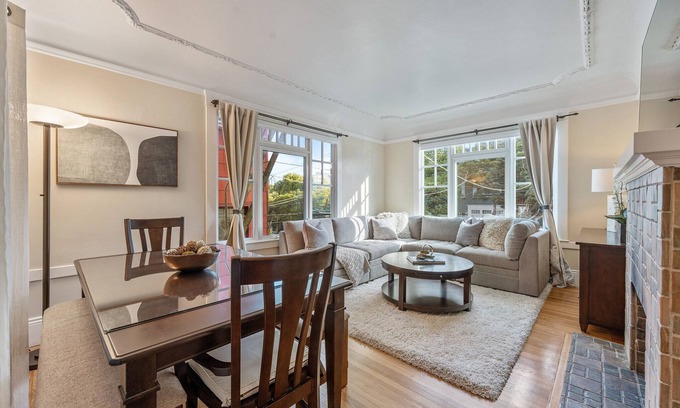 Inner Richmond Apartamento | This apartment is a 2 bedroom(s), 1 bathrooms, located in San Francisco, CA.