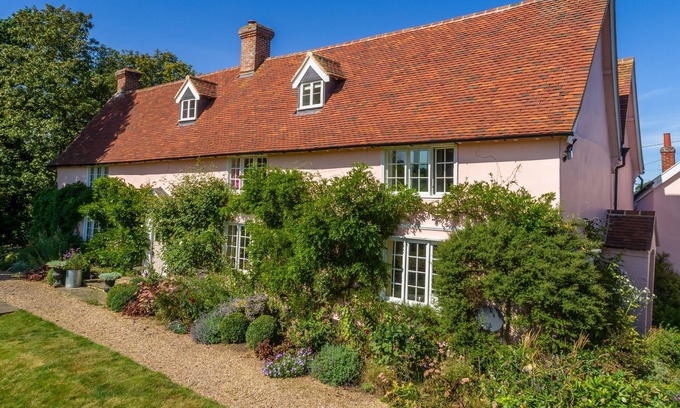 Stowmarket Casa | Este hermoso salón ofrece todo lo que pueda desear para una maravillosa estancia familiar.