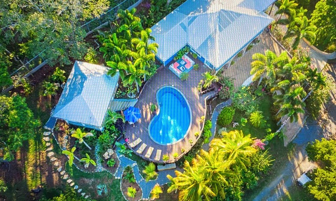Roatan Casa | This beautiful island rental w/gorgeous ocean views. 4 bdrms sleeps up to 10.