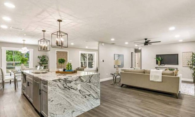 Wesley Chapel Casa | This beautiful renovated modern Farmhouse home!