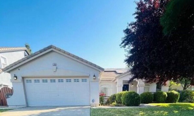West Sacramento Casa | This beautiful home is located in few min drive from Downtown Sacrament, CA.