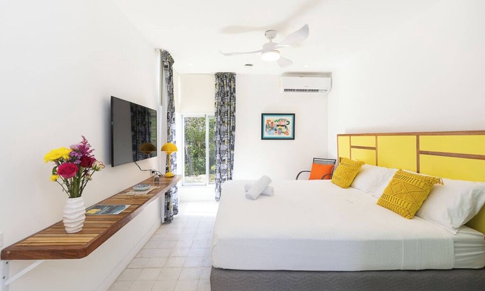 Boca Corona Apartamento | This bright and airy suite is perfect for couples or solo travelers