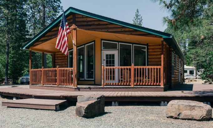 Cave Junction Cabina | This cabin is a 3 bedroom(s), 2 bathrooms, located in O'Brien, OR.