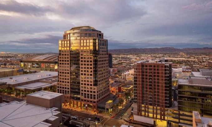 Downtown Phoenix Apartamento | This Central Phenix hotel is 4 miles from Sky Harbor International Airport .
